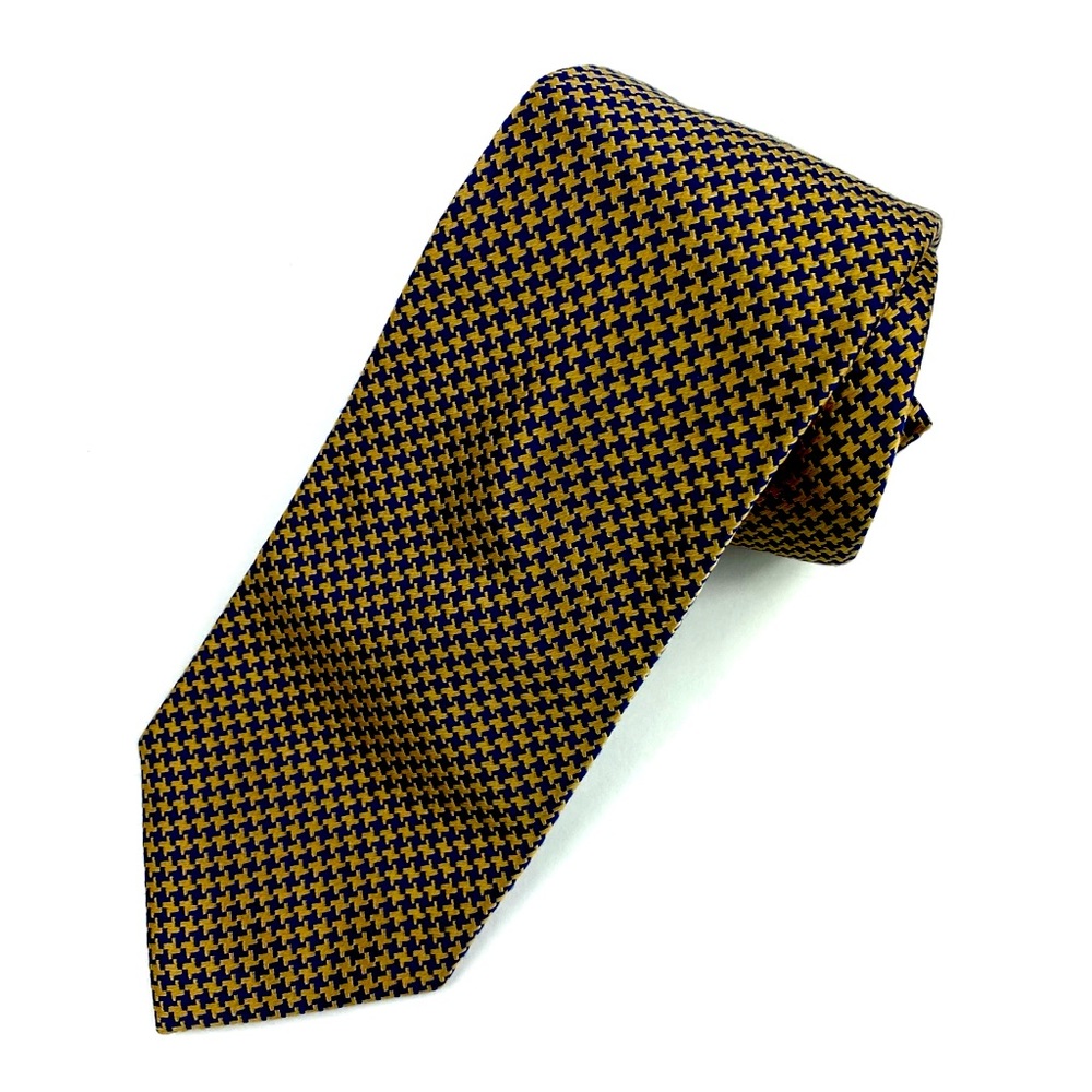 Charles Tyrwhitt men’s all silk neck tie.